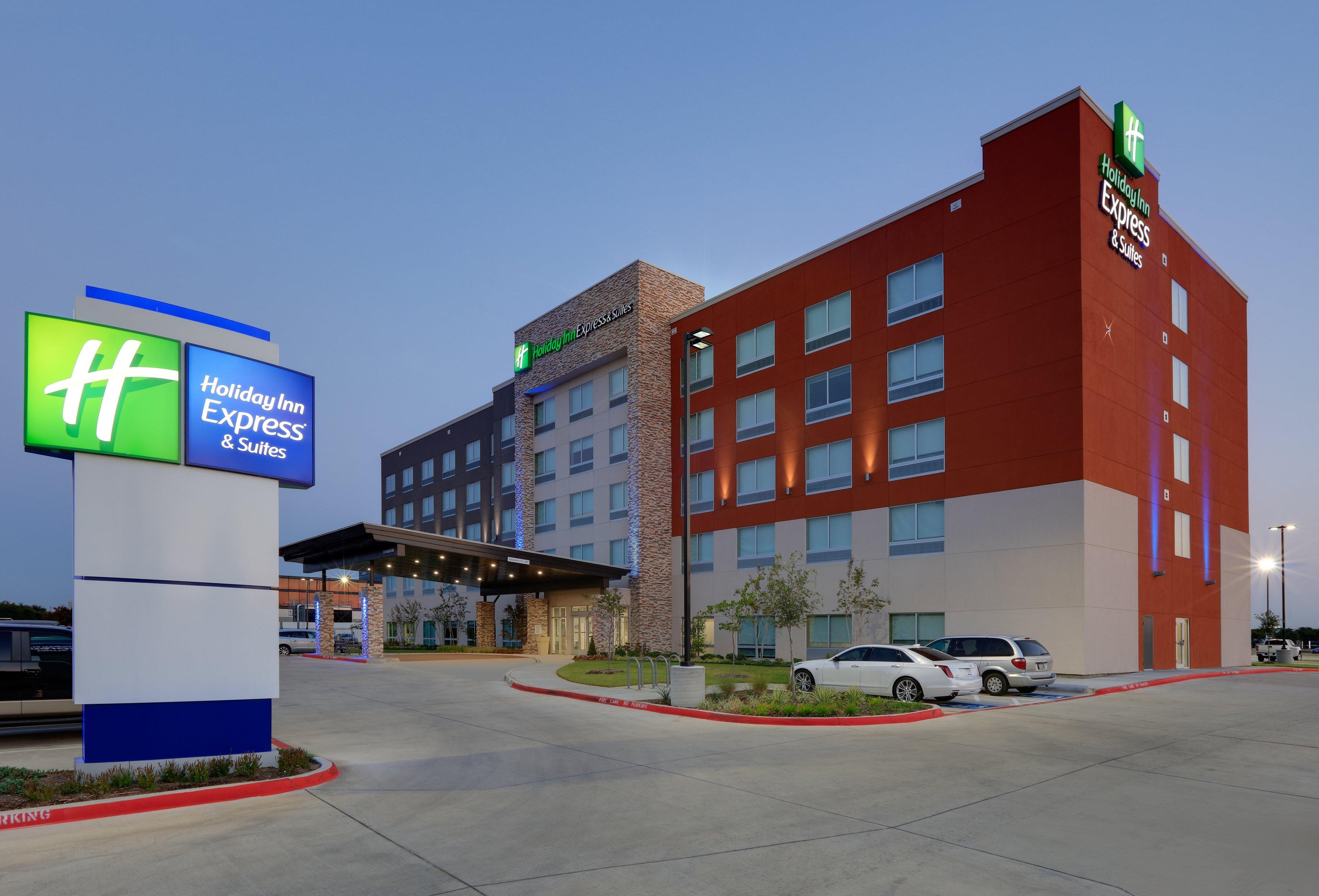 Holiday Inn Express & Suites - Dallas Nw Hwy - Love Field By Ihg Exterior photo