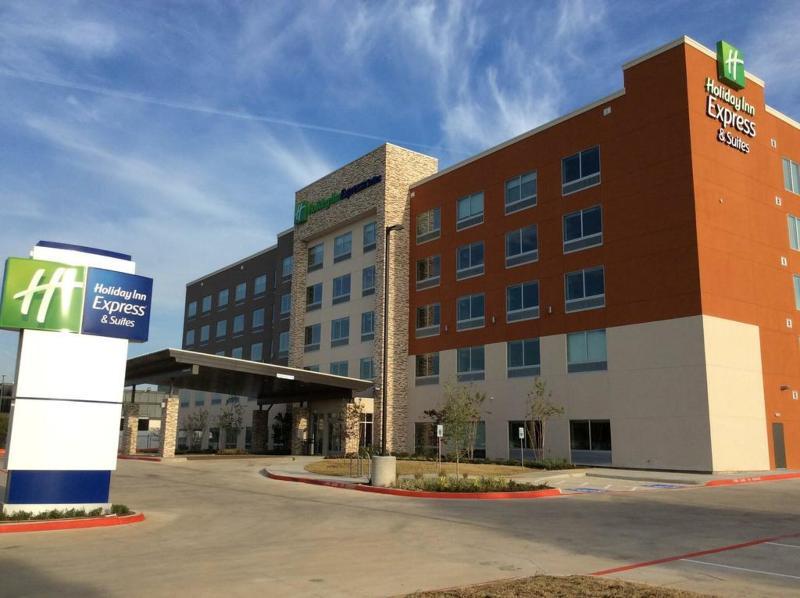 Holiday Inn Express & Suites - Dallas Nw Hwy - Love Field By Ihg Exterior photo