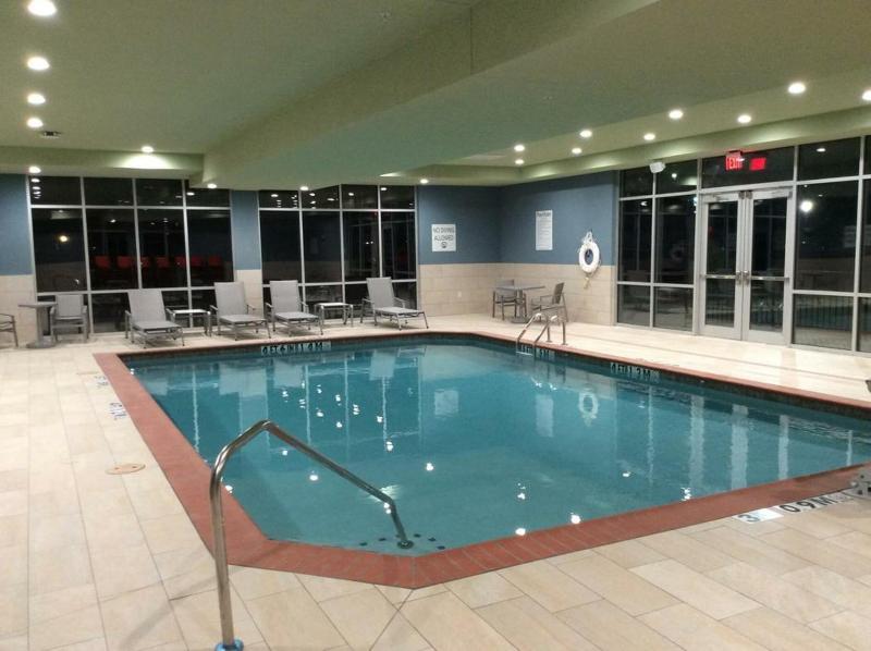 Holiday Inn Express & Suites - Dallas Nw Hwy - Love Field By Ihg Exterior photo